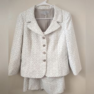 Women's Tahari Suit 10